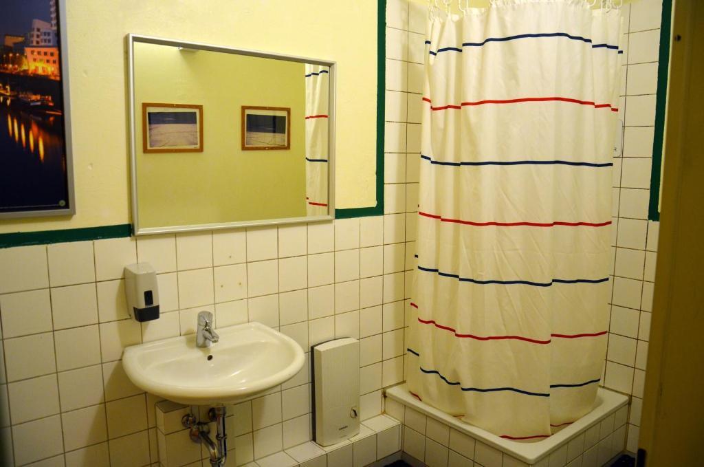 Хостел Backpackers Duesseldorf - Self Check-In Экстерьер фото